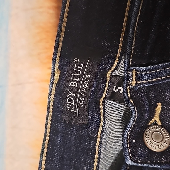 Judy Blue Distressed Denim Shorts Size Small - Picture 3 of 9